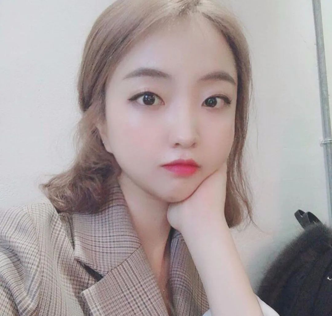 韩国健身女王明星_健身女王发福晒照_韩国知名健身女