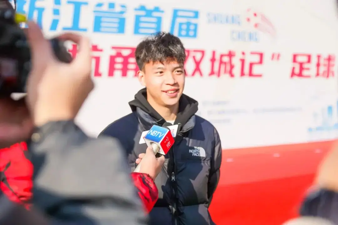小学足球比赛冠军_中国小学足球联赛冠军_溪口小学足球冠军